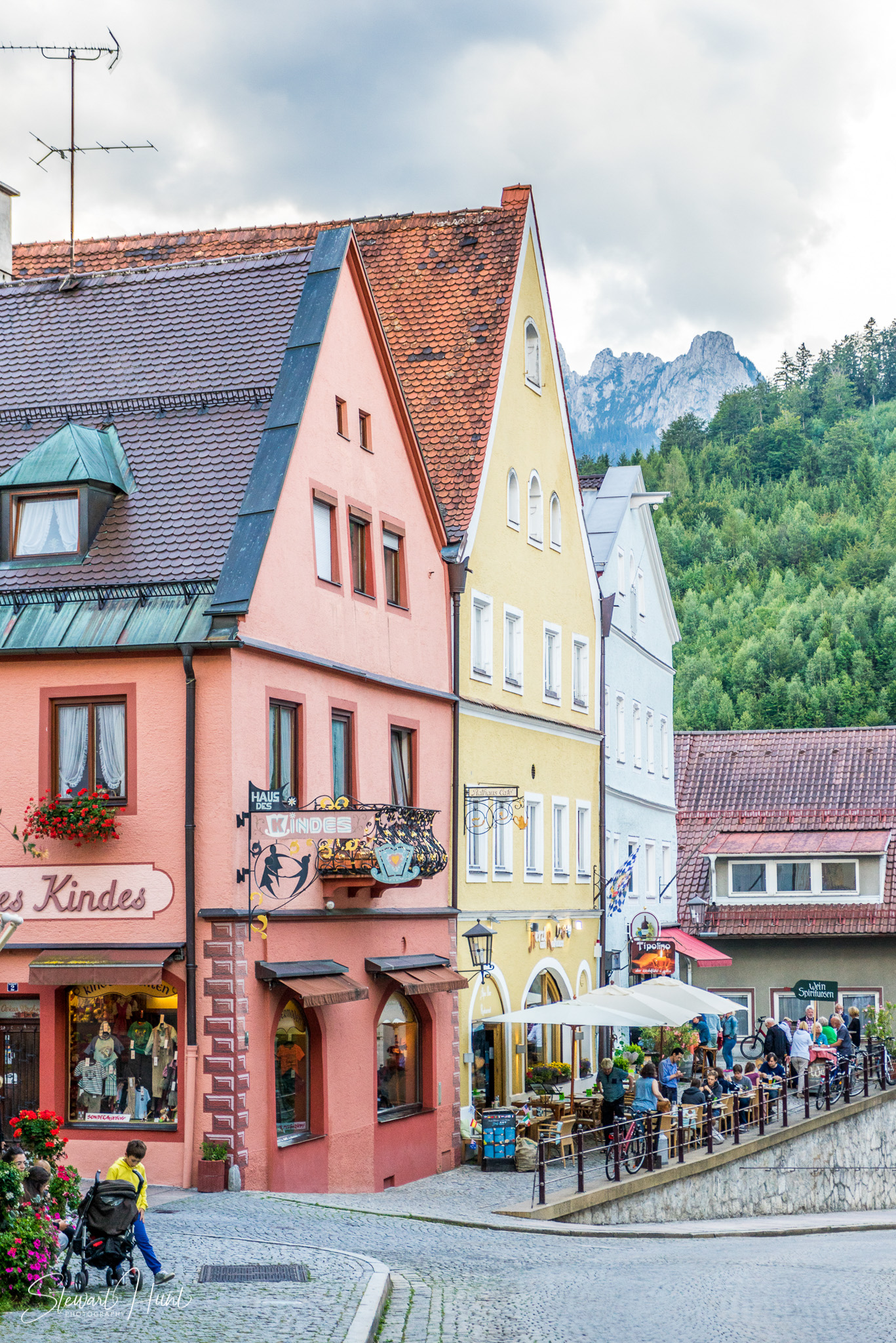 Neuschwanstein and Fussen 04039