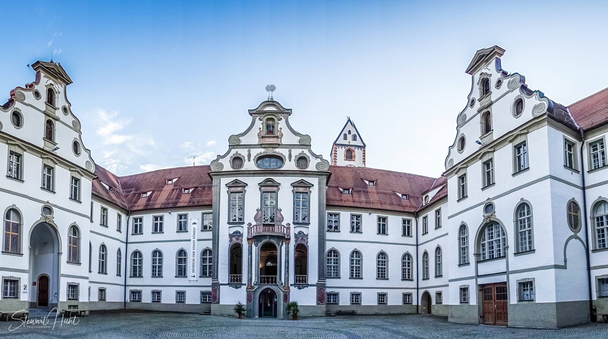 Neuschwanstein and Fussen 04049