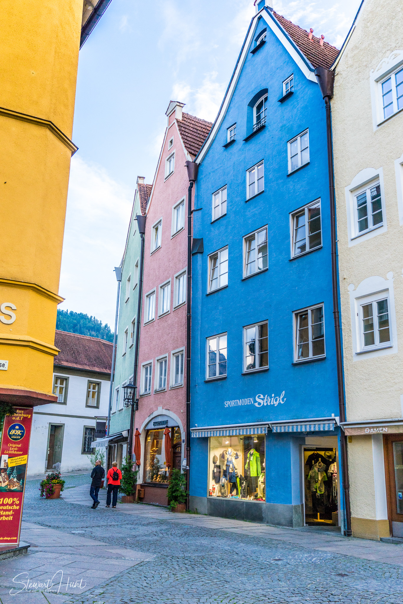 Neuschwanstein and Fussen 04072