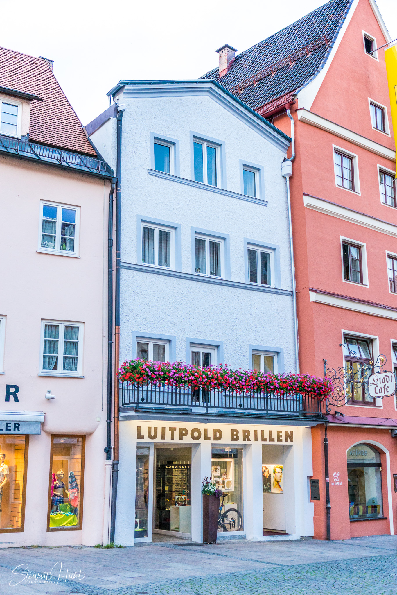 Neuschwanstein and Fussen 04075