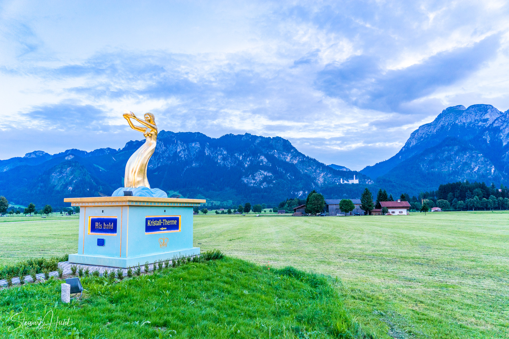 Neuschwanstein and Fussen 04094