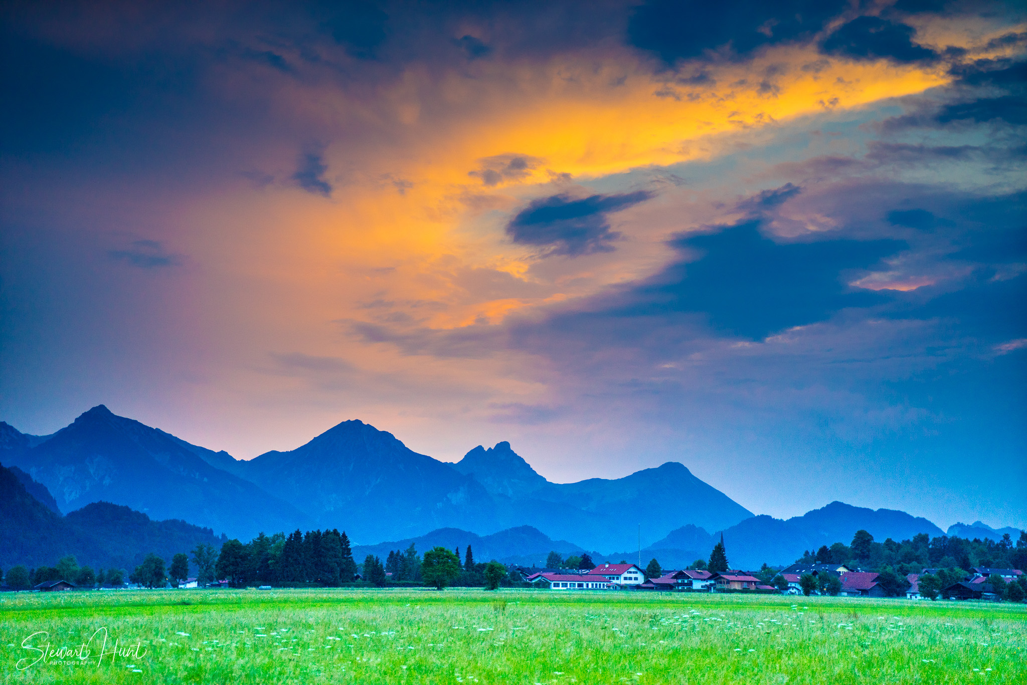 Neuschwanstein and Fussen 04100